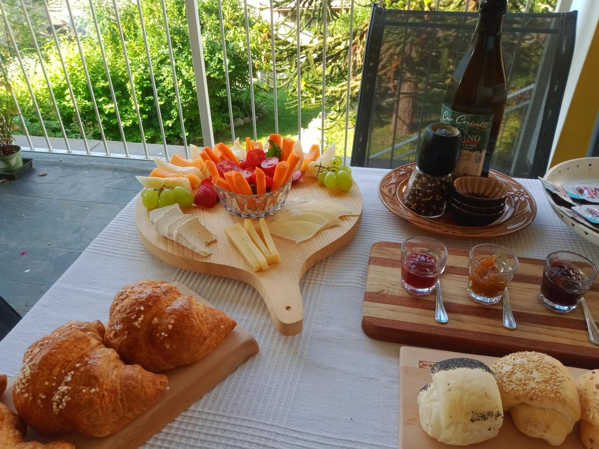 Bed and Breakfast Il Giardino Di Cres Esino Lario Exterior foto