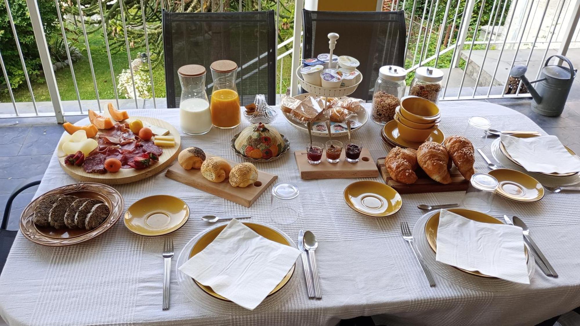 Bed and Breakfast Il Giardino Di Cres Esino Lario Exterior foto
